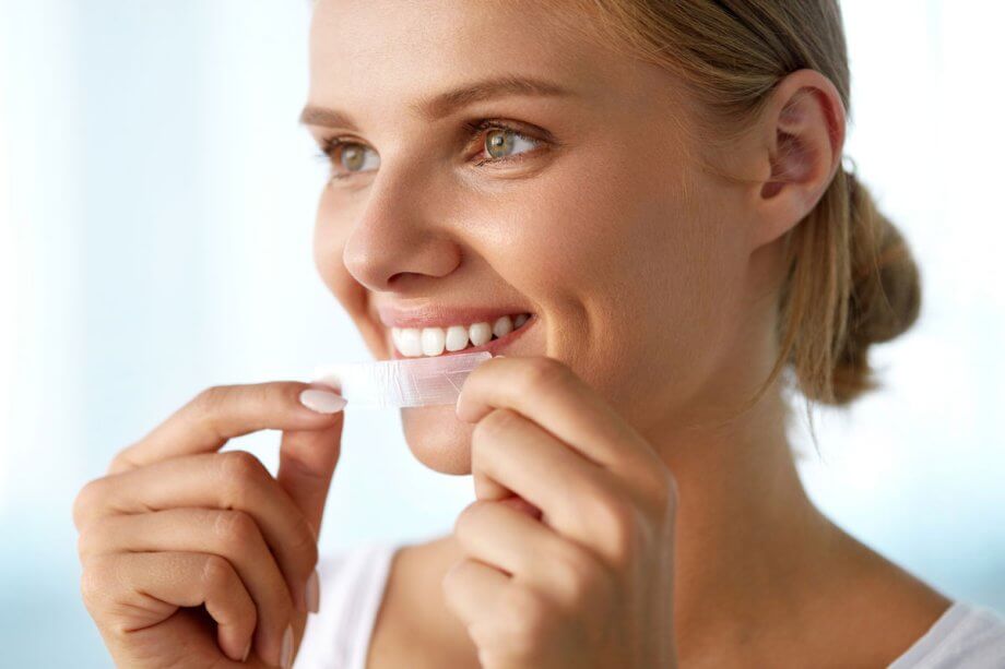 Professional Teeth Whitening vs. Take-Home Trays: Which Is Right for You?